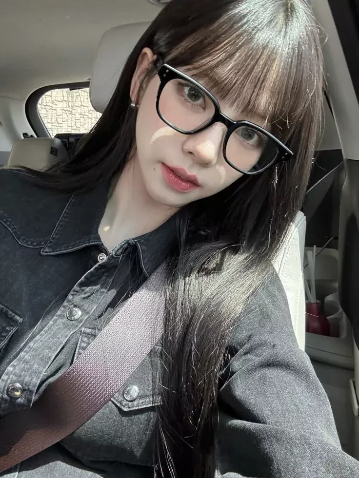 180 Savage Selfie Captions for Instagram with Attitude